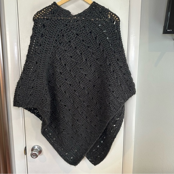 Handmade Knit Charcoal Gray Poncho. OSFM. - Picture 3 of 4